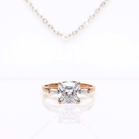 💍 Elegant Cushion-Cut Sparkle Ring