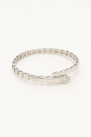 Stylish Silver Geometric Bracelet with Sparkling Stone Detailing