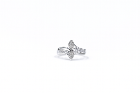 💍 Twin Leaf Silver Radiance Ring