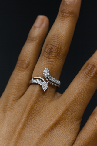 💍 Twin Leaf Silver Radiance Ring