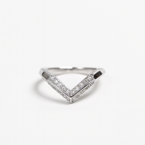💫 V-Shine Silver Ring