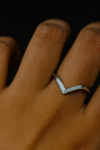 💫 V-Shine Silver Ring